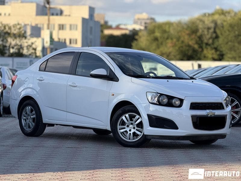 2015 Chevrolet Aveo — Miniatură 4