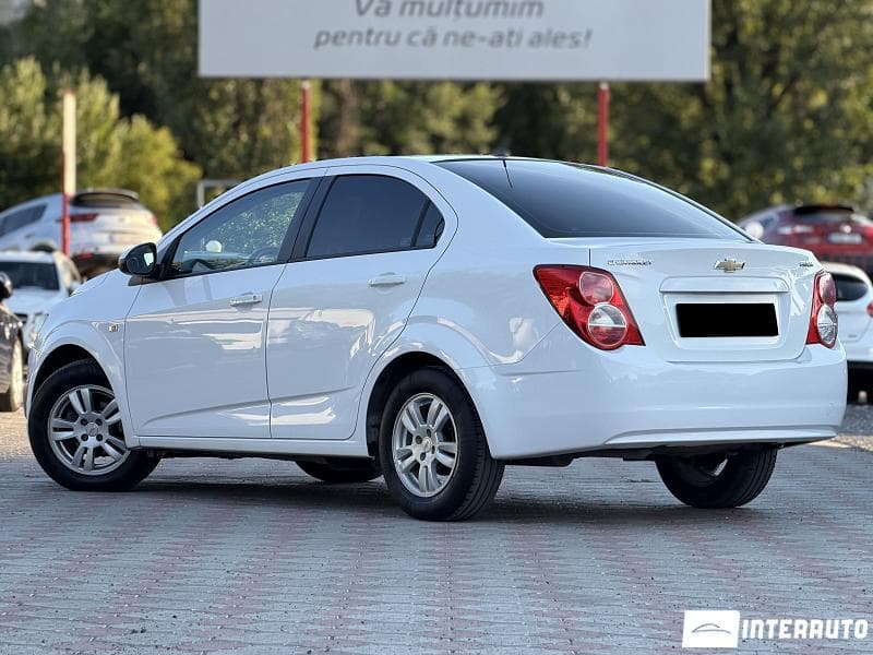 2015 Chevrolet Aveo — Miniatură 3