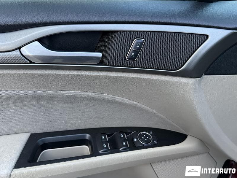 2016 Ford Fusion — Miniatură 6