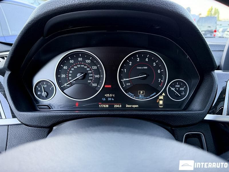 2017 BMW 330E — Miniatură 11