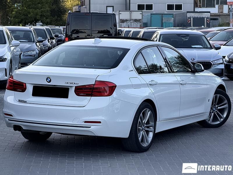 2017 BMW 330E — Miniatură 4