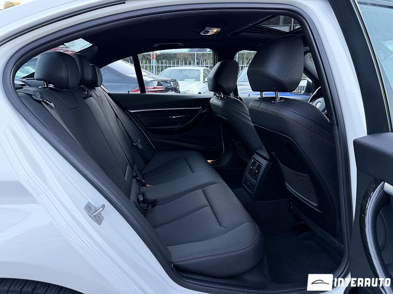 2017 BMW 330E — Miniatură 8