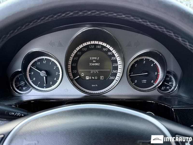 2010 Mercedes E 220 — Miniatură 10