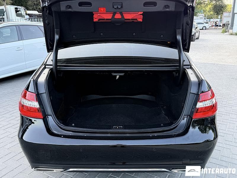 2010 Mercedes E 220 — Miniatură 16
