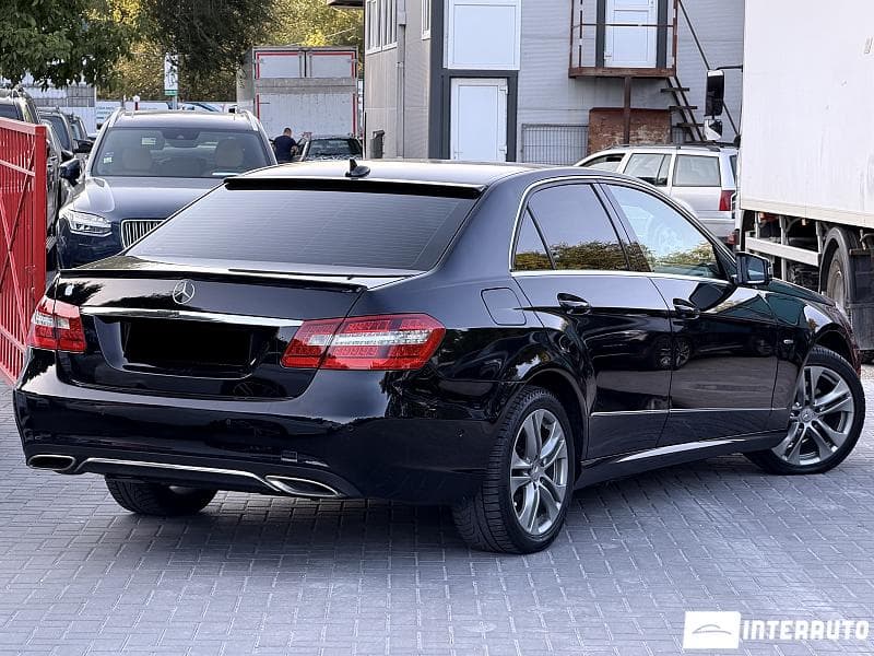 2010 Mercedes E 220 — Miniatură 4