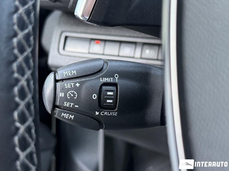 2020 Peugeot 3008 — Miniatură 13