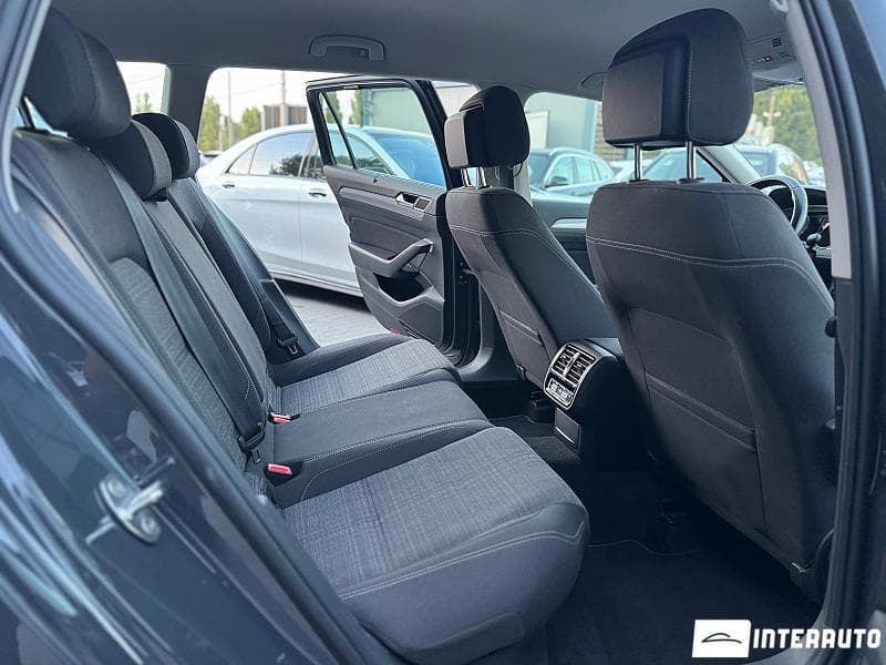 2021 Volkswagen Passat — Miniatură 15