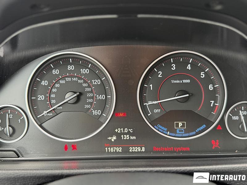 2017 BMW 330E — Miniatură 10