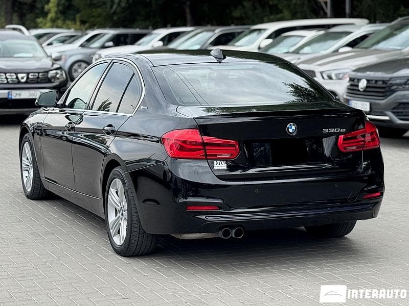 2017 BMW 330E — Miniatură 4