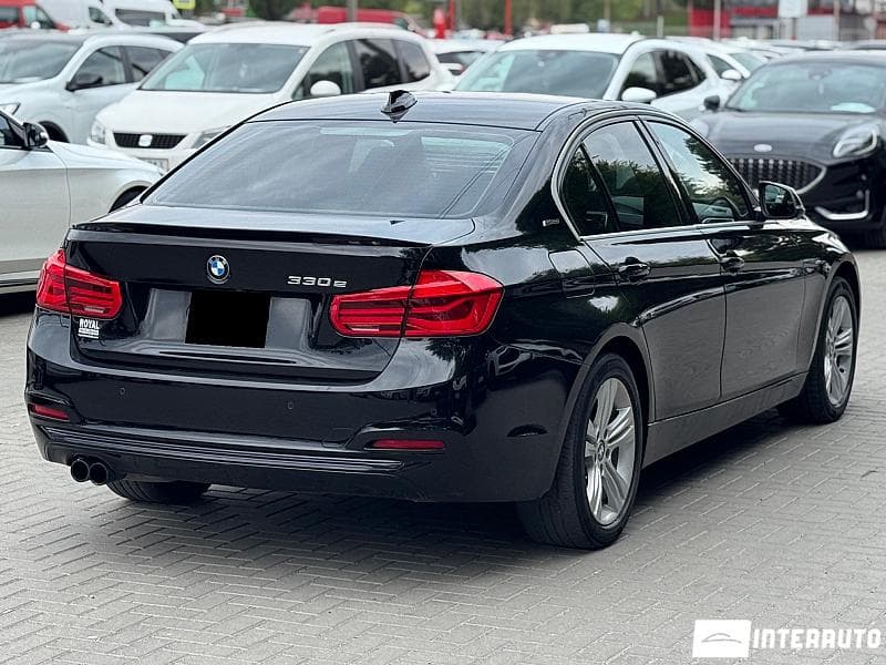 2017 BMW 330E — Miniatură 2