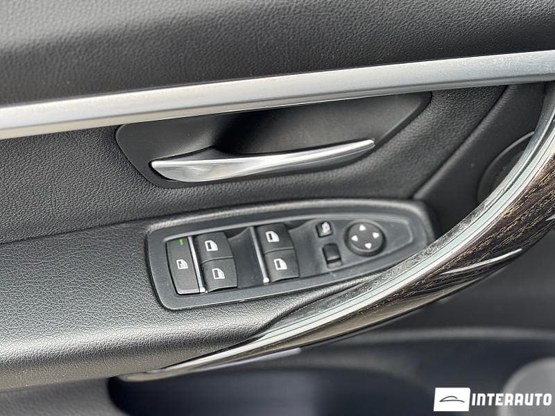 2017 BMW 330E — Miniatură 5