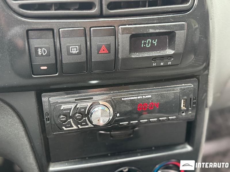 2004 Kia Spectra — Miniatură 11