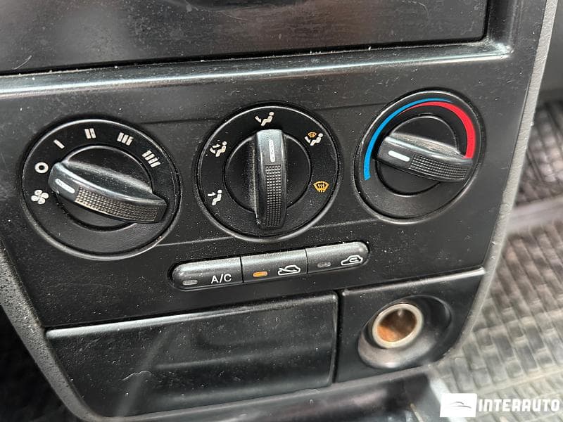 2004 Kia Spectra — Miniatură 12