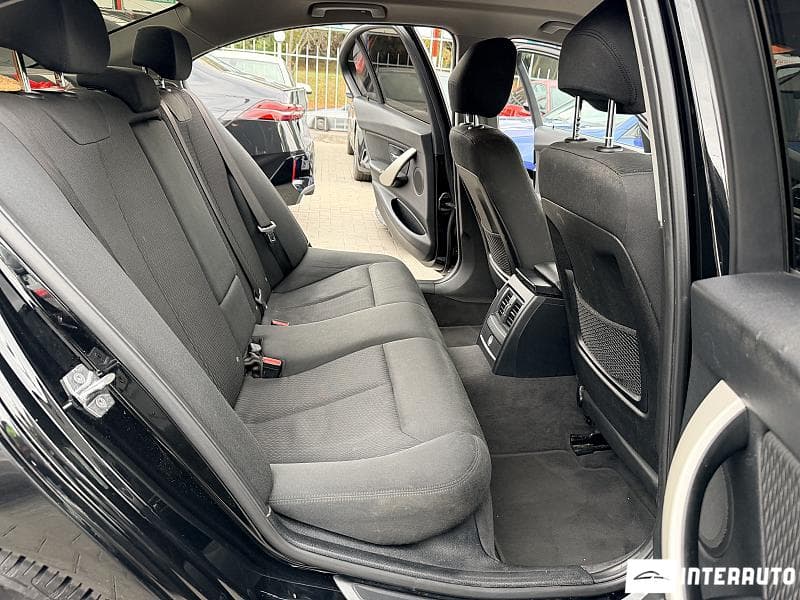 2016 BMW 316 — Miniatură 15