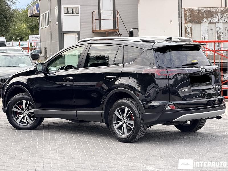 2016 Toyota Rav-4 — Miniatură 2