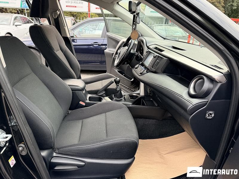 2016 Toyota Rav-4 — Miniatură 6