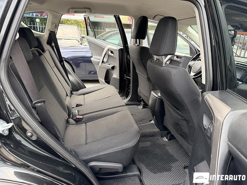 2016 Toyota Rav-4 — Miniatură 8