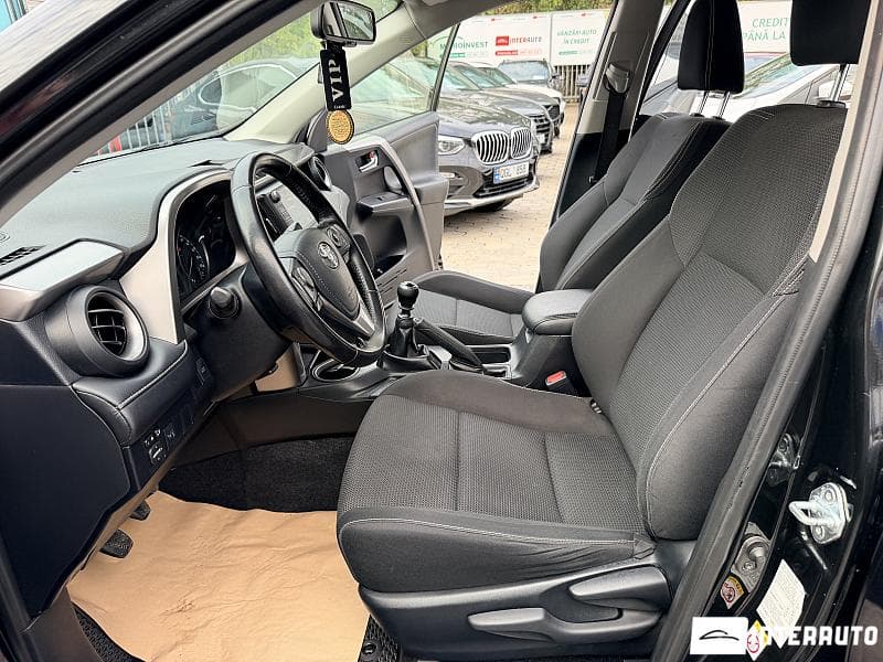 2016 Toyota Rav-4 — Miniatură 5