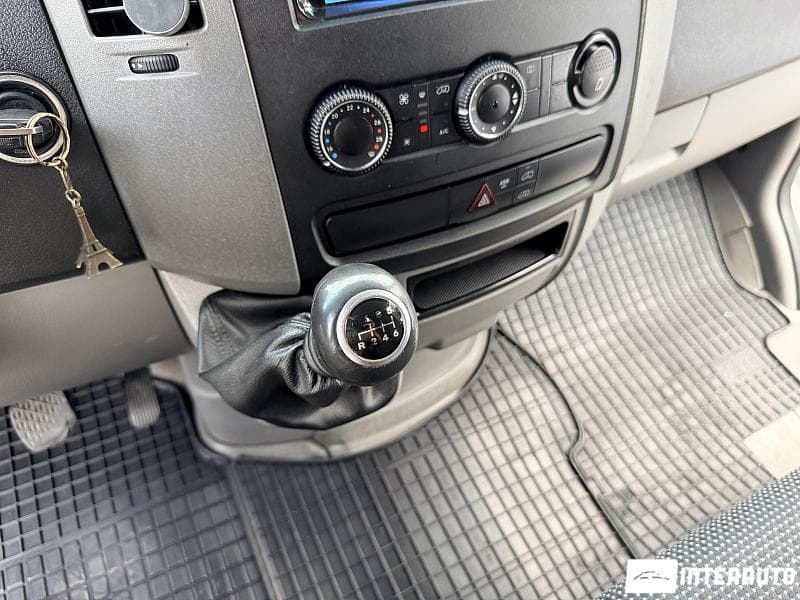 2015 Mercedes Sprinter — Miniatură 9