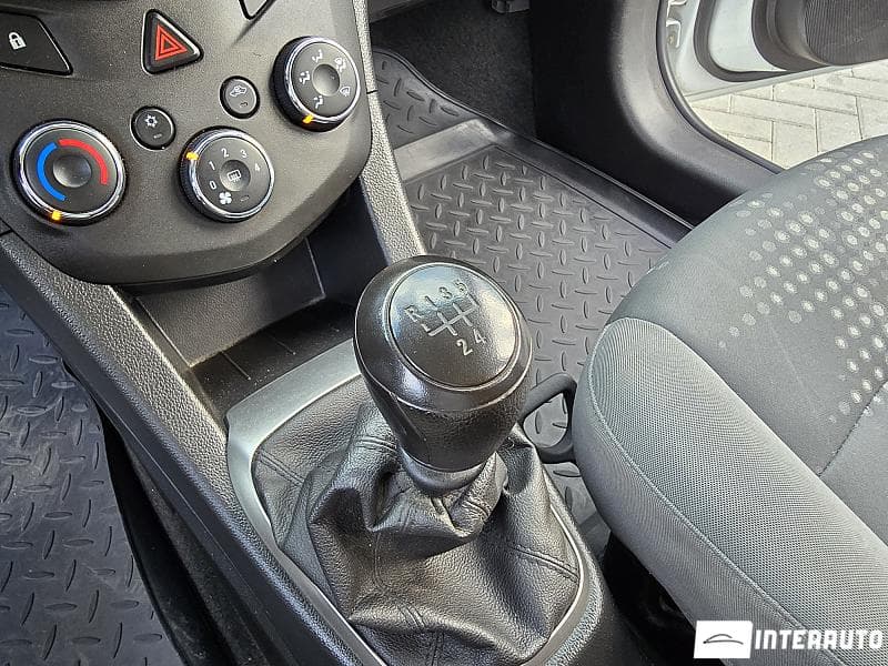 2015 Chevrolet Aveo — Miniatură 10