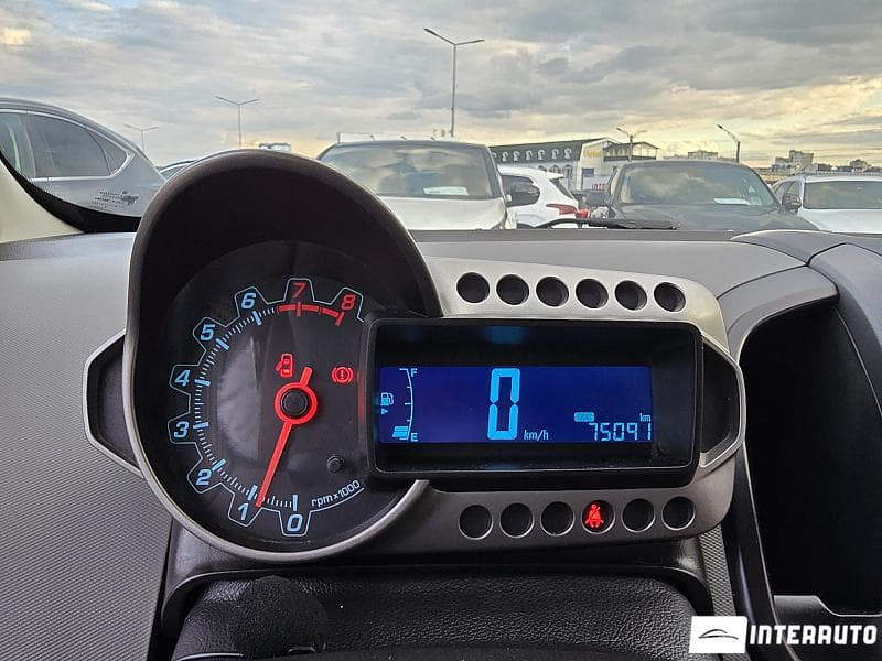 2015 Chevrolet Aveo — Miniatură 7