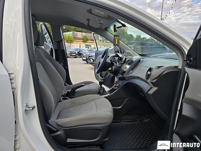 2015 Chevrolet Aveo — Miniatură 13