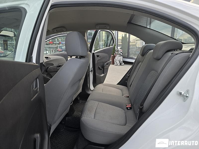2015 Chevrolet Aveo — Miniatură 11