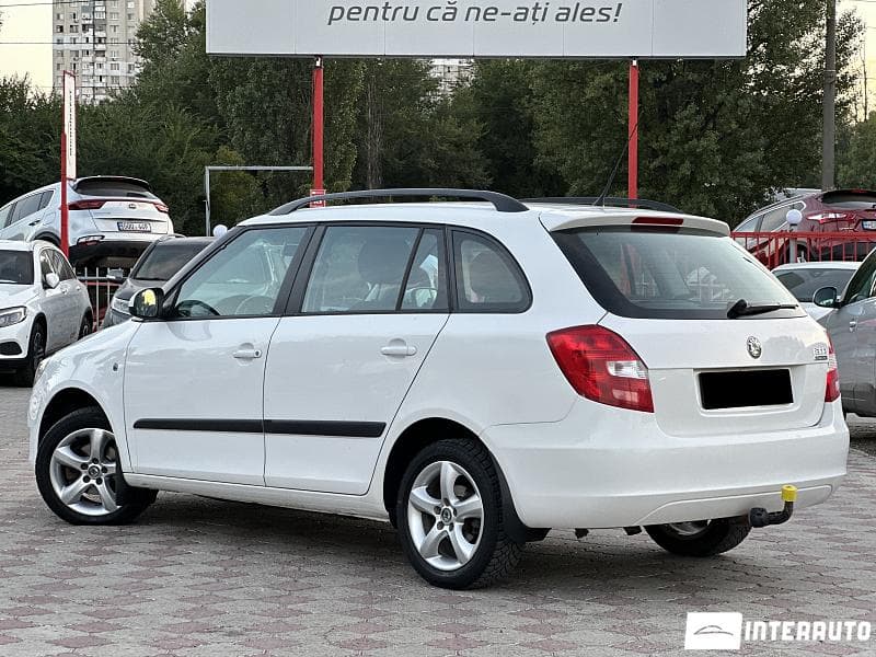 2010 Skoda Fabia — Miniatură 3