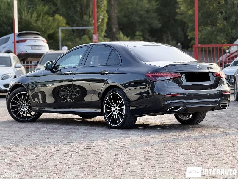 2020 Mercedes E 300e — Miniatură 3