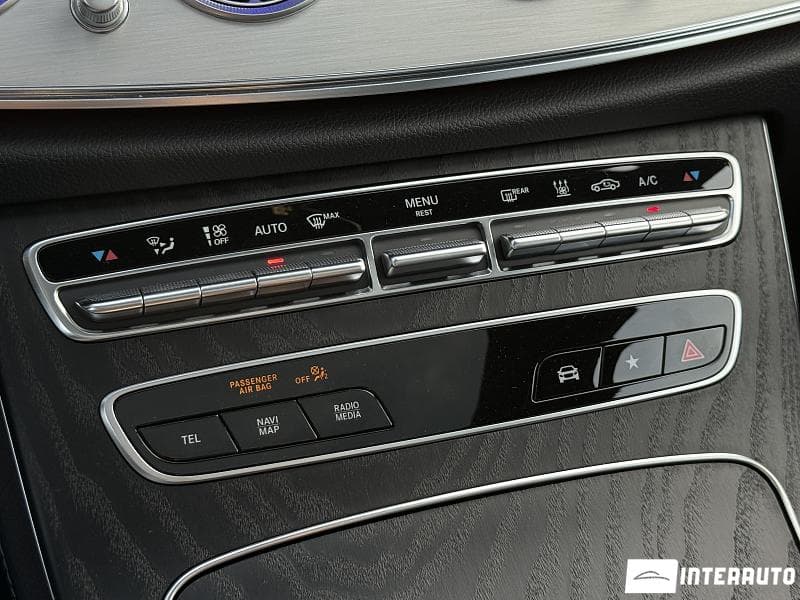2020 Mercedes E 300e — Miniatură 17