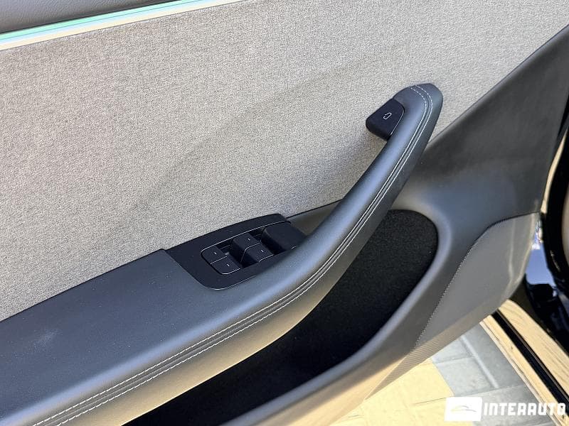 2023 Tesla Model 3 — Miniatură 8