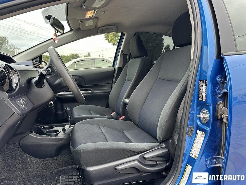 2016 Toyota Prius C — Miniatură 5
