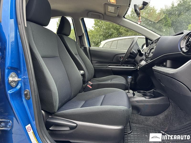 2016 Toyota Prius C — Miniatură 16