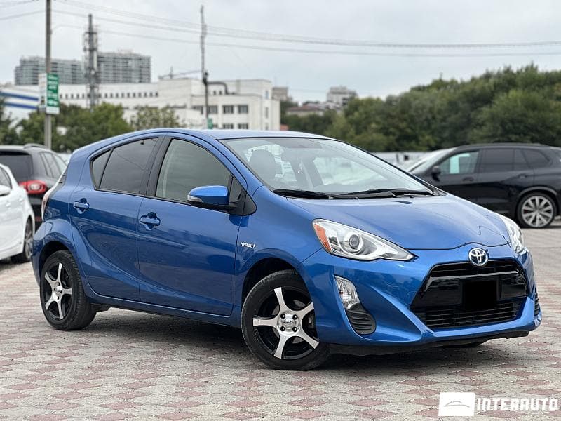 2016 Toyota Prius C — Miniatură 4