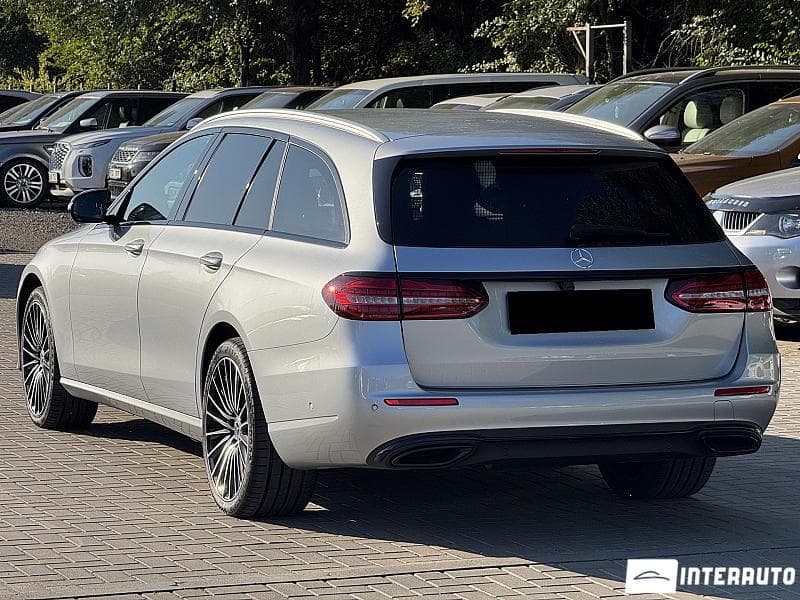 2020 Mercedes E 200 — Miniatură 4