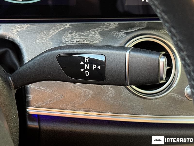 2020 Mercedes E 200 — Miniatură 12