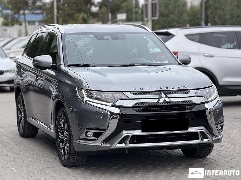 2018 Mitsubishi Outlander — Miniatură 3