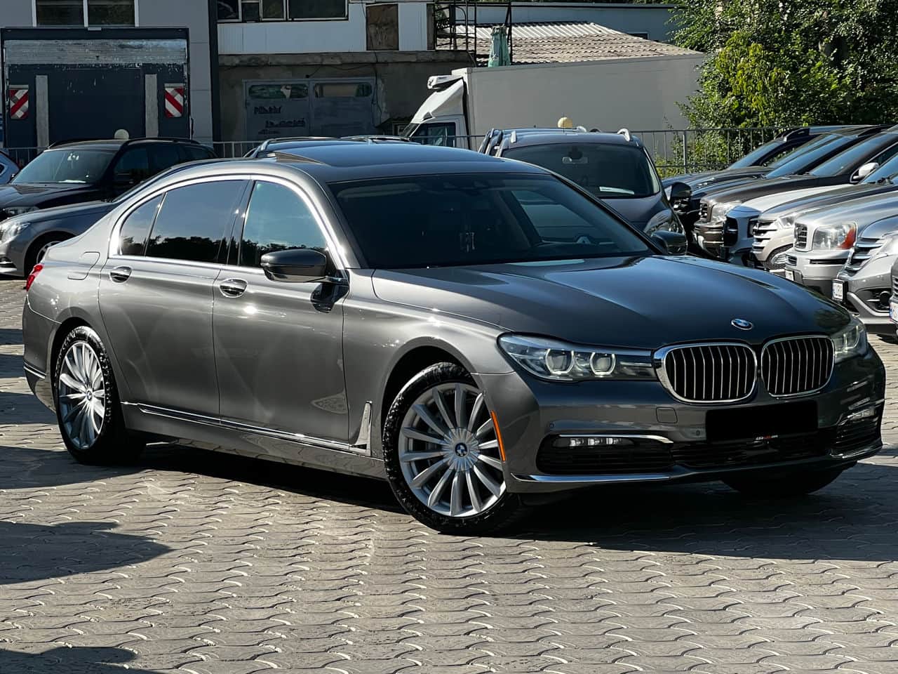 2016 BMW 740