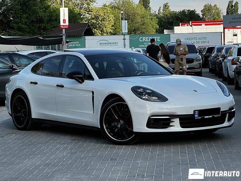 2017 Porsche Panamera 4